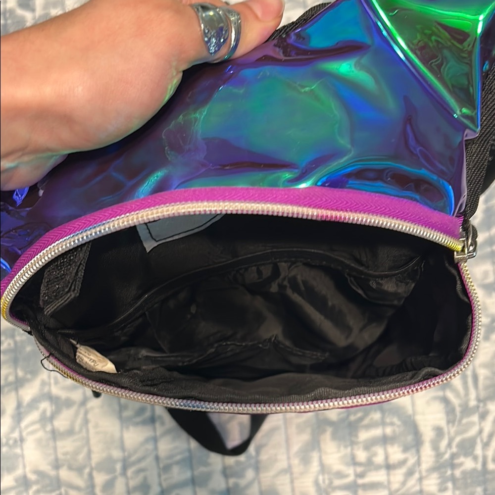 Iridescent Hydration Backpack - Picture 5 of 6